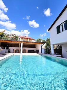 Mare`s House Private Apartment with Pool