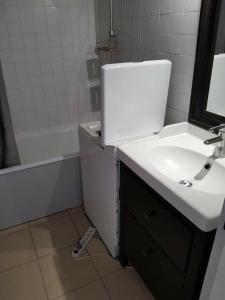 72m2 Whole Appartement 3 bedrooms border of Paris