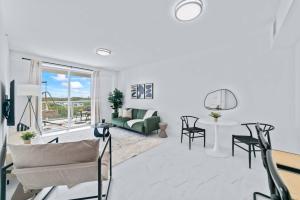 Pool & Gym | King Bed | Downtown Hollywood