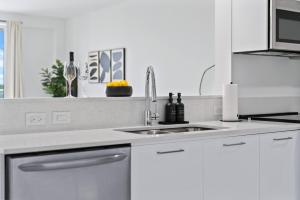 Pool & Gym | King Bed | Downtown Hollywood