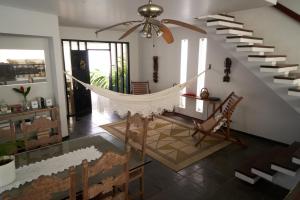 Casa Guarujá · Conforto e diversão a um quarteirão da areia!