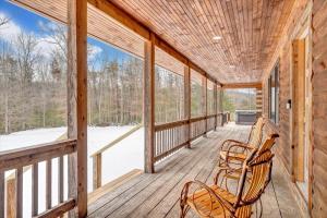 Modern Mountain Cabin, Hot Tub, Hot Springs, VA