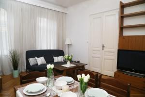 Große helle Wohnung gegenüber U-Bahnstation