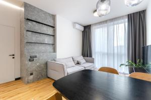 4-99 Yaroslaviv Grad, Bulvarno Kudriavska 17b, Kyiv centre, Golden Gate metro nearby, fantastic city view, 15 kW backup power, Petrovdom Apartment