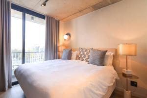 Elevated Sea Point Stay Rooftop Pool & Views