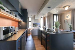 Elevated Sea Point Stay Rooftop Pool & Views