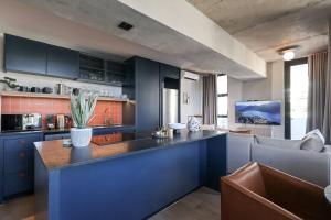 Elevated Sea Point Stay Rooftop Pool & Views