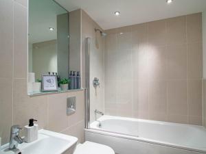 1BR Leeds City Balcony River View Apartment