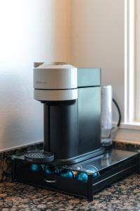 The Glass Anchor - 2 Bed Front-Row Marina Suite