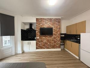 Blackpool - Apartment - Sleeps 6- Coastal Stay