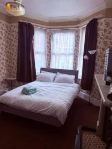 Near city centre, Derby train station and royal Derby hospital