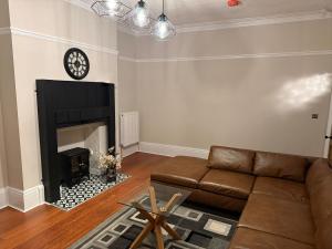 Large Luxury 4 bedroom home with parking