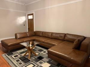 Large Luxury 4 bedroom home with parking