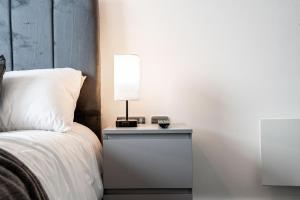 Elegant Modern One Bed Flat With Juliet Balcony