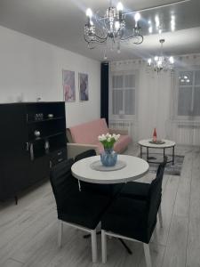 Apartament z kominkiem RetroGlam