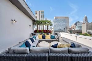 Urban Escape | Free Parking, Pool, Gym