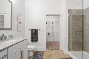 Urban Escape | Free Parking, Pool, Gym