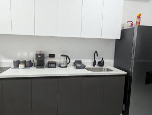 Art Haus Premium Apartment with a Stunning View Balcony & Free Parking