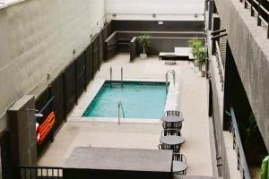 Modern 1BR Apartment Near Santa Lucía Metro, 10 Min to Lastarria