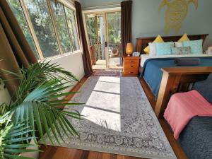 Cosy Studio with Forest Views, Noosa Hinterland