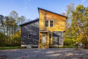 New listing-- Hocking Hills Modern Cabin
