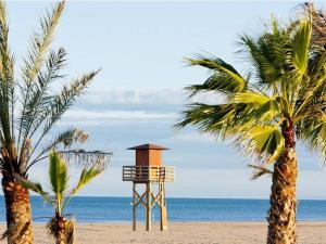 Appartement 2 étoiles à 50m de la plage avec balcon et parking privé - FR-1-619-143