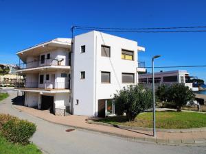 Apartamento reformado cerca del mar - AC y mascotas permitidas - ES-228-210