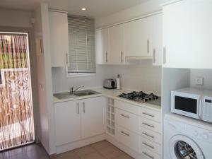 Apartamento reformado cerca del mar - AC y mascotas permitidas - ES-228-210