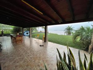 Alquiler casa frente al rio, 4 habitaciones en suite, Ituzaingó Corrientes