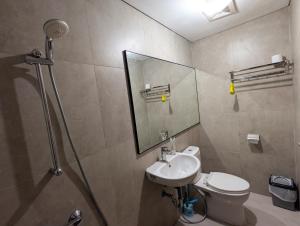 S&D 2103 studio for 3 pax netflix, pool, gym at Pollux