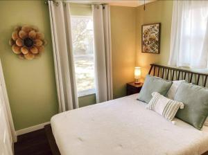 Lemon Bay Hideaway, Retro Beach Bungalow