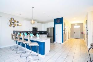 Stunning 9 Bd Single Family w Pool @ Champions Gate 1508