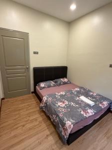 AYAAN MILLENIUM Family Homestay with Netflix and PS3 xprience Most Wanted 2012 and many more racing games