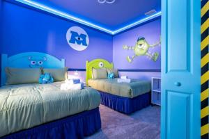 Wonderful 5 Bd w Pool @ Storey Lake Resort 2545