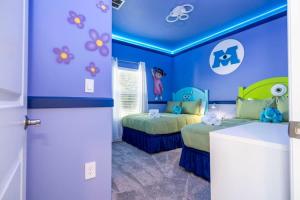 Wonderful 5 Bd w Pool @ Storey Lake Resort 2545