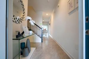 Gorgeous 4 Bedroom w Screened Pool Close to Disney 2653