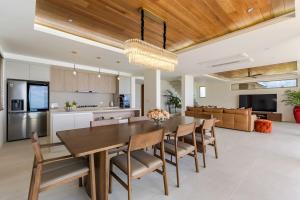 Stunning Seaview Near the Beach