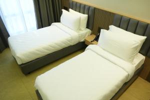 APL Residency by Darling