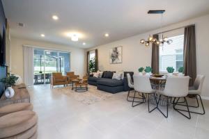 Gorgeous 6Bd w Pool Game Room at Windsor Island 4450