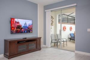 Wonderful 5 Bedroom w Pool Close to Disney 4801