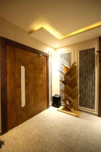 The Nivaas at Berhins - 4 BHK luxury farm with Pool, BBQ, Lawn in Pushkar