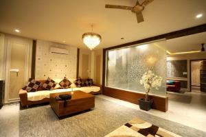 The Nivaas at Berhins - 4 BHK luxury farm with Pool, BBQ, Lawn in Pushkar
