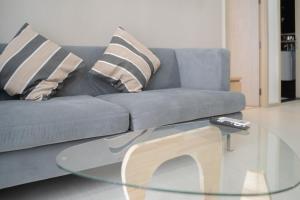 Modern 2BR Thong Lo BTS with Pool, Gym Sauna