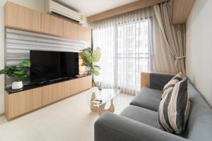 Modern 2BR Thong Lo BTS with Pool, Gym Sauna