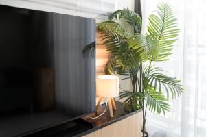 Modern 2BR Thong Lo BTS with Pool, Gym Sauna