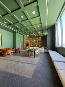 Stylish Minimalist 1BR in The Crosby