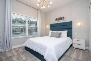 Stunning 5 Bd w Pool at Storey Lake Resort 2400