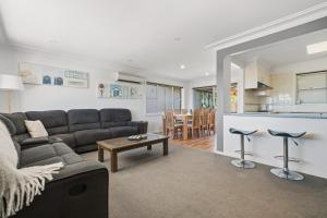 4 Bedroom Spacious Holiday Home Sleep 10