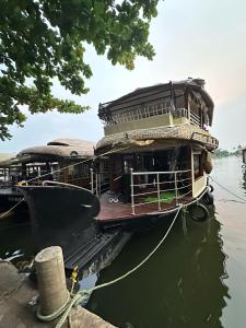 Sunbirds Premium House Boat at Alleppey Backwaters Kerala