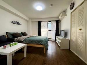 오사카 Namba, 2-minute walk from Imamiya Station on the JR line, 6-minute walk from Daikokucho Station on t 숙소 스위트룸